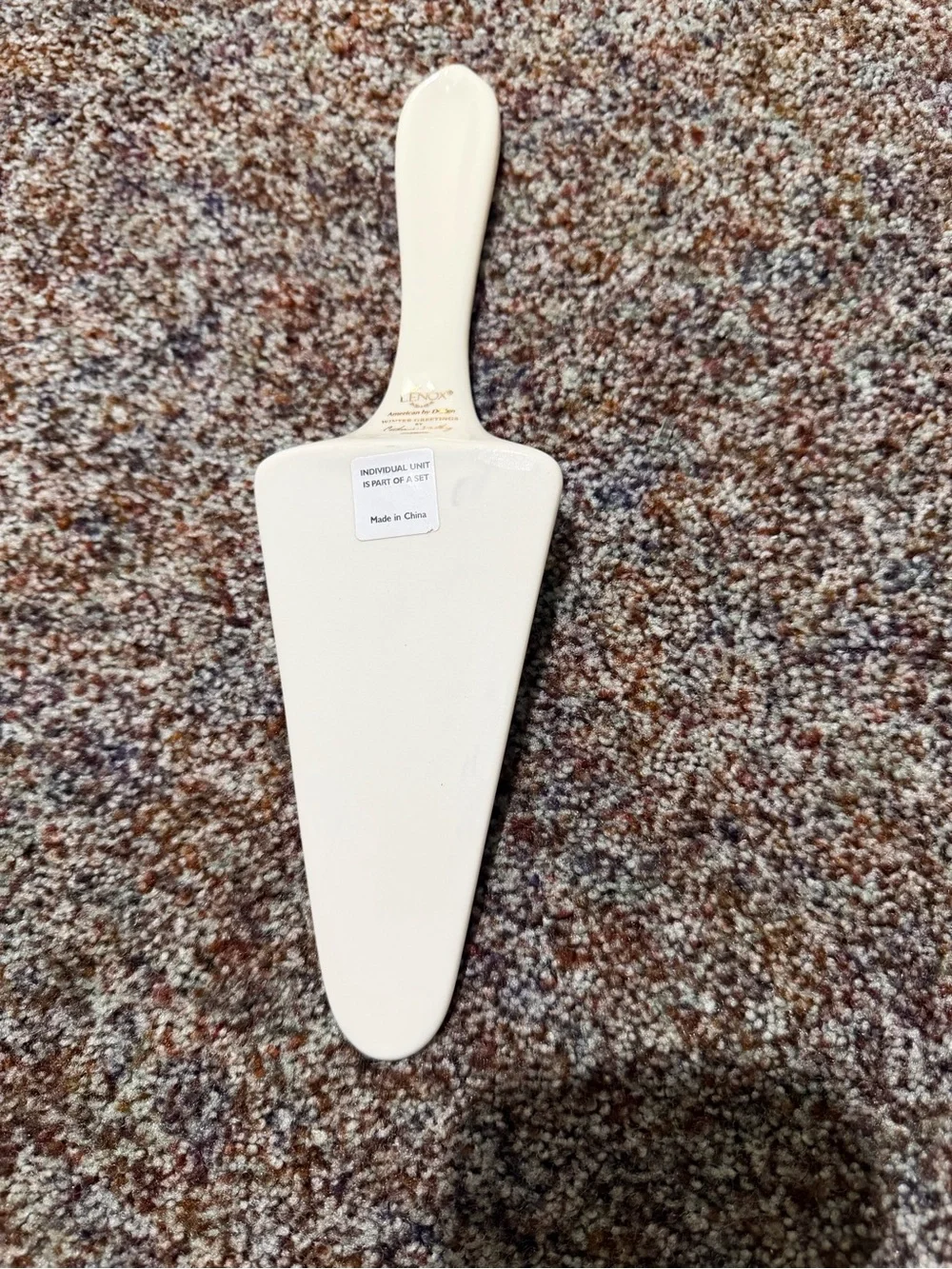 Lenox Winter Greetings Pattern Ceramic Cake Server with Gold Trim & Holly Accent